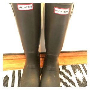 Tall hunter boots, matte, dark brown size 8.5